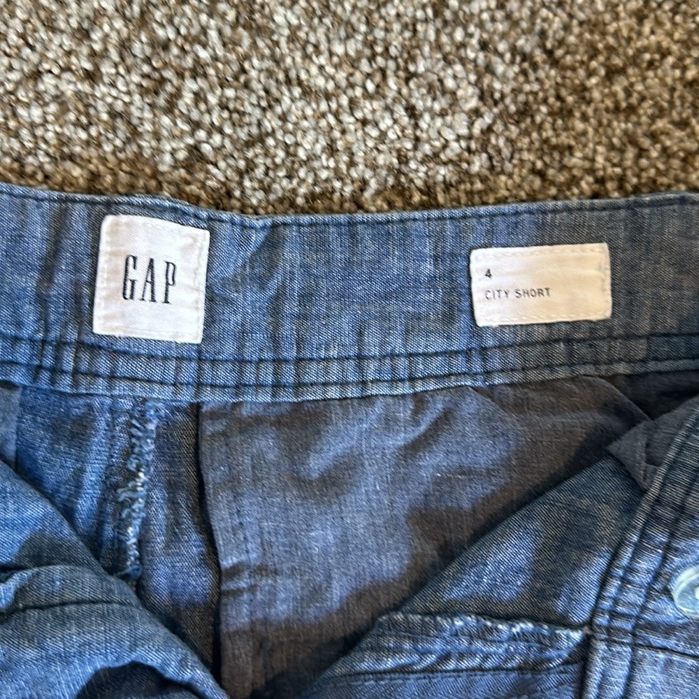 Old Navy City Shorts size 4 - Picture 2 of 3